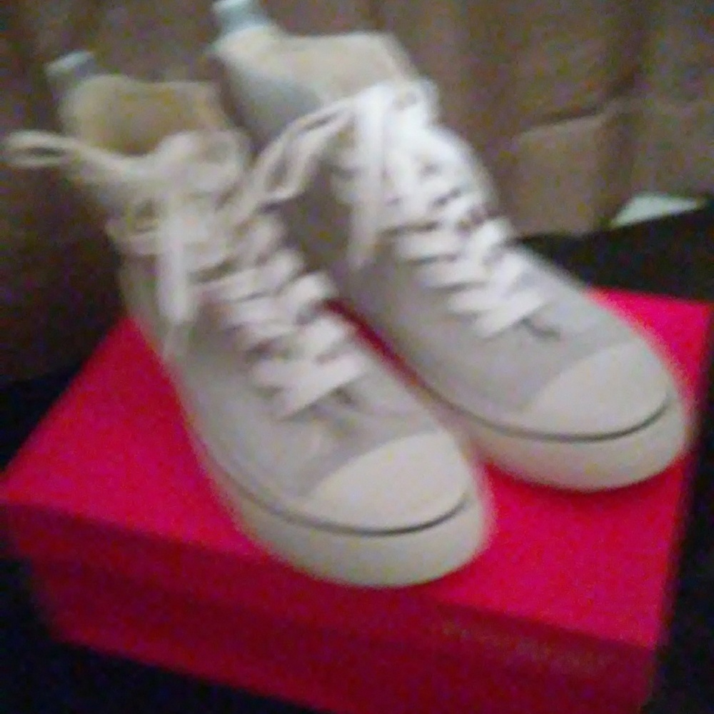 Women's size 10 gray Converse like shoes